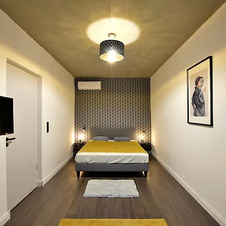 New Faces Design In Downtown Apartment