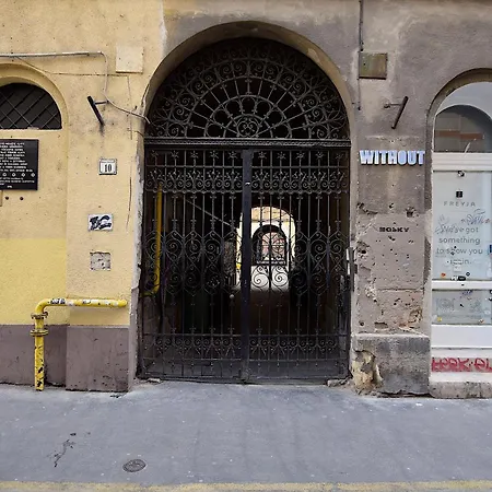 New Faces Design In Downtown Appartamento